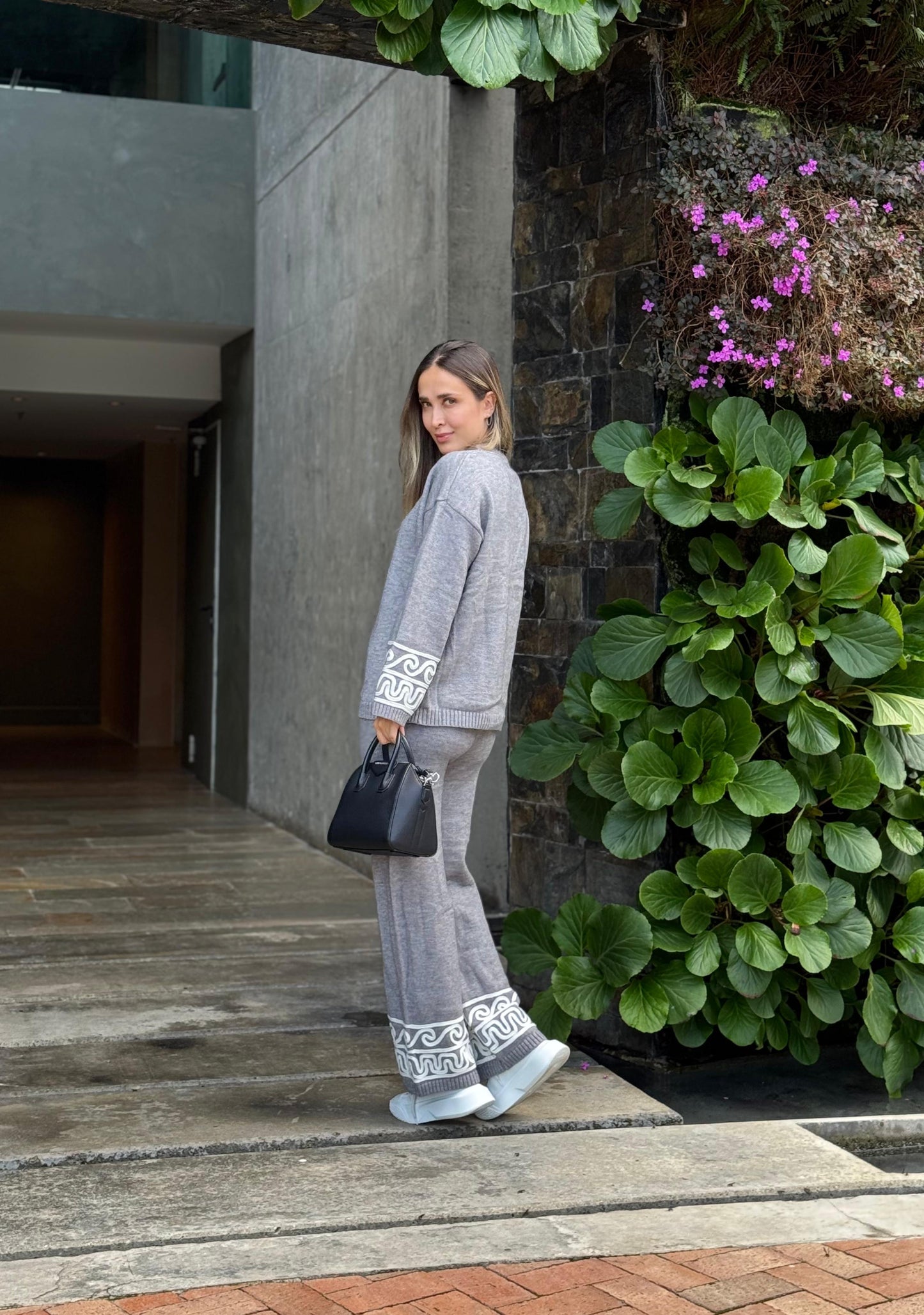 Set Hilo Bordado Gris