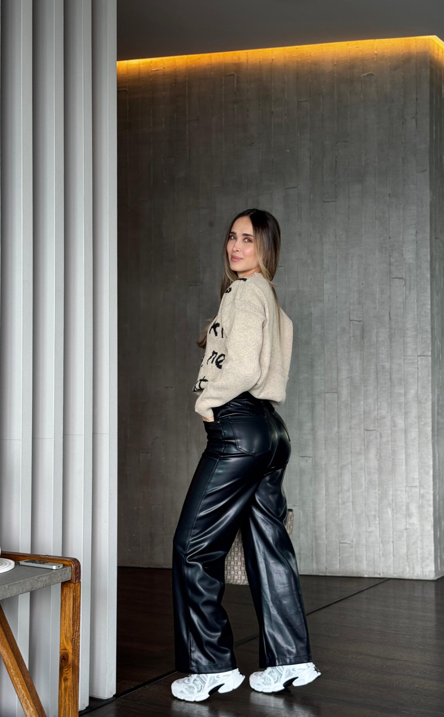 Pantalón Efecto Cuero Negro