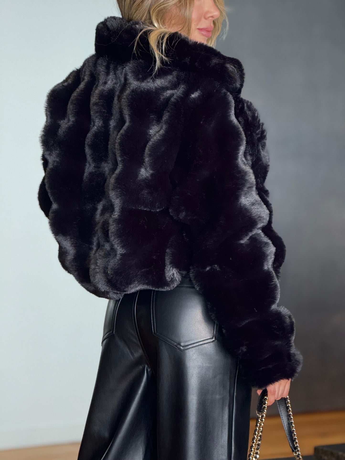 Chaqueta Peluda Negra