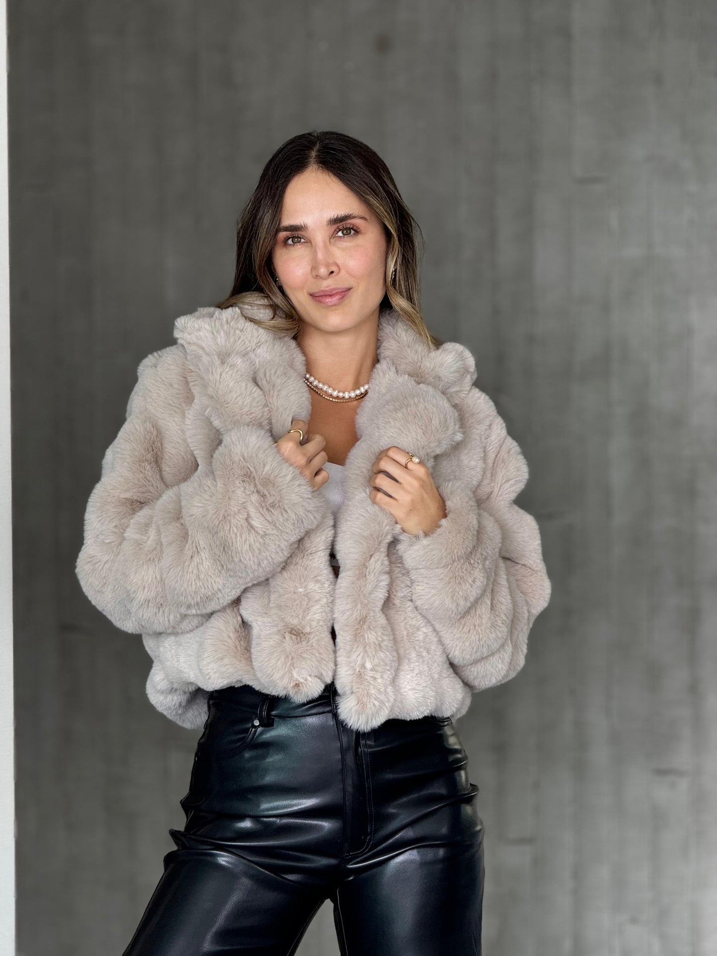 Chaqueta Peluda Beige