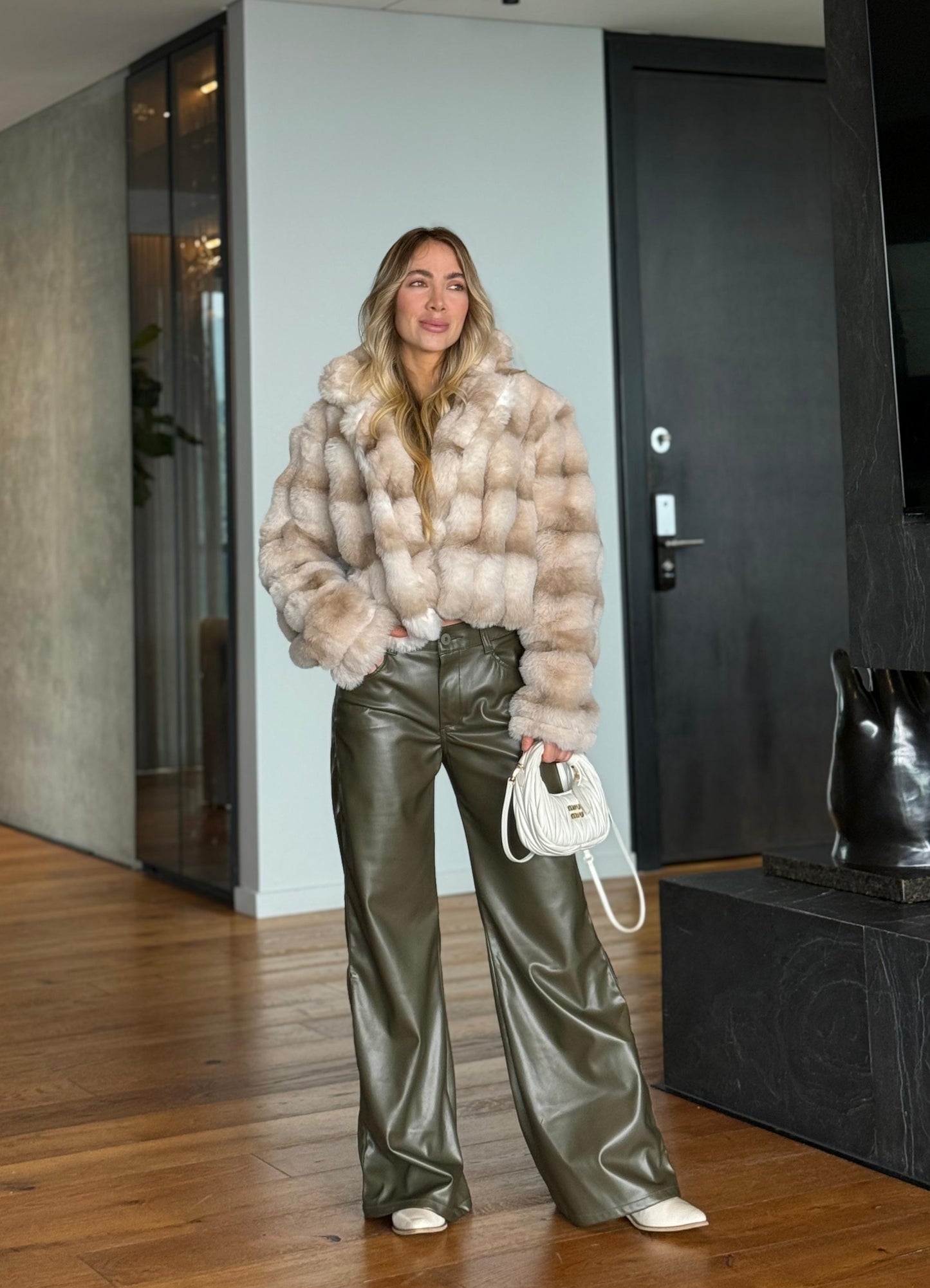 Chaqueta Peluda Beige Con Manchas