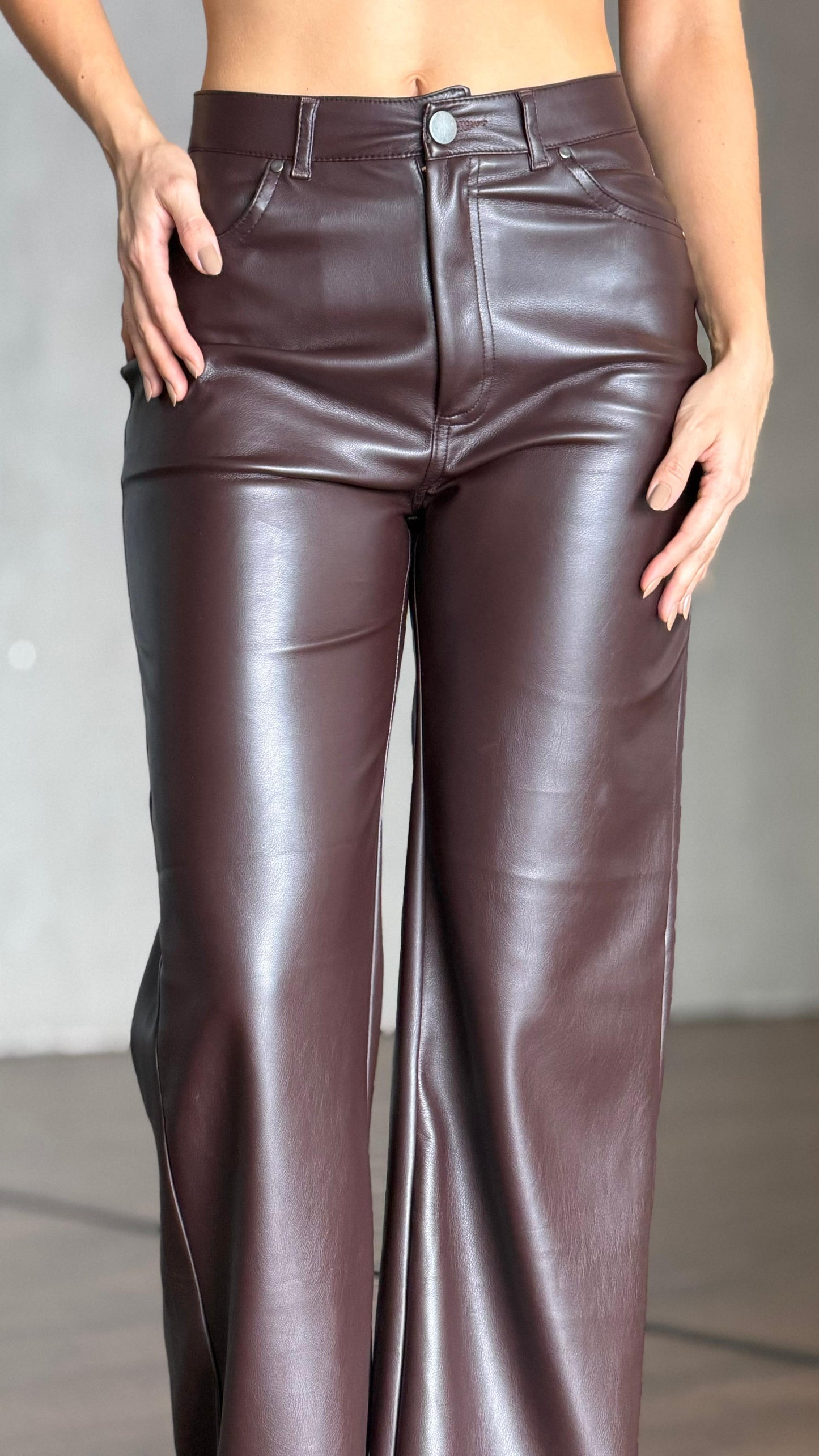 Pantalón Efecto Cuero Marrón