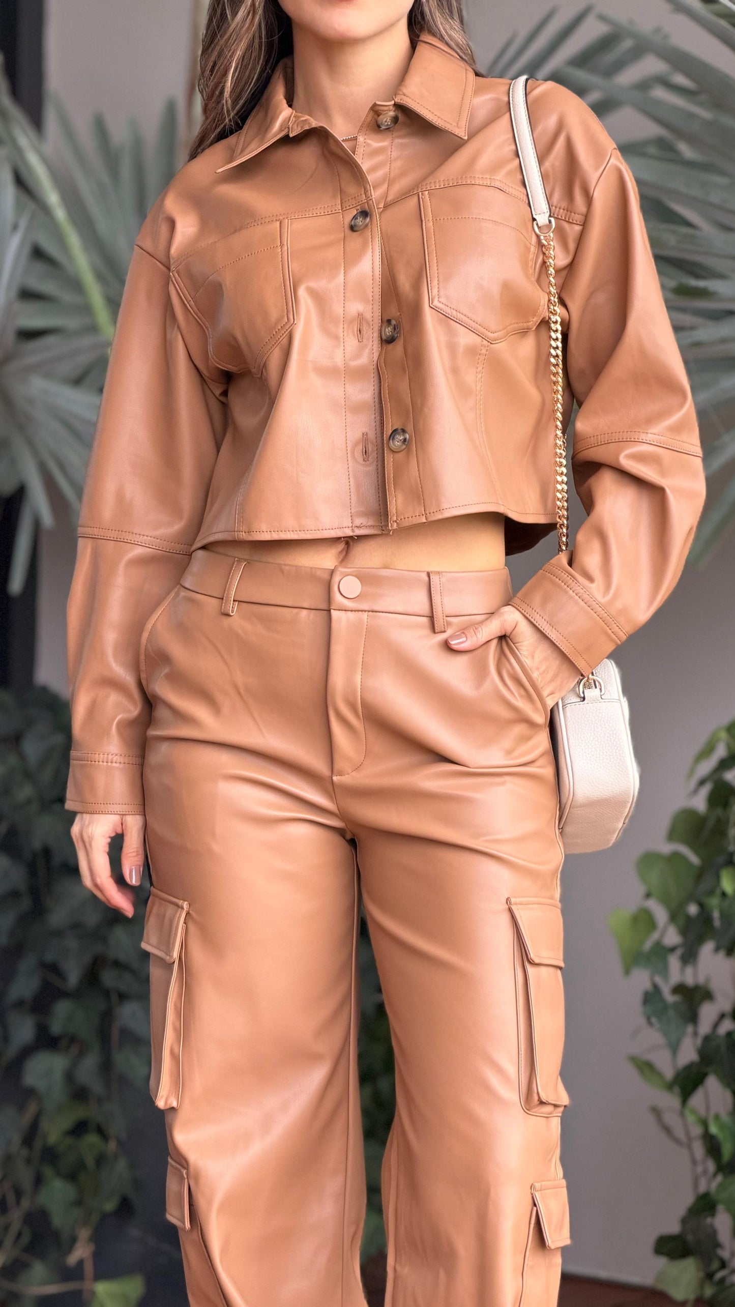 Pantalón Cargo Efecto Cuero Love Camel