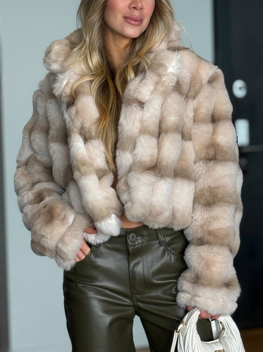 Chaqueta Peluda Beige Con Manchas