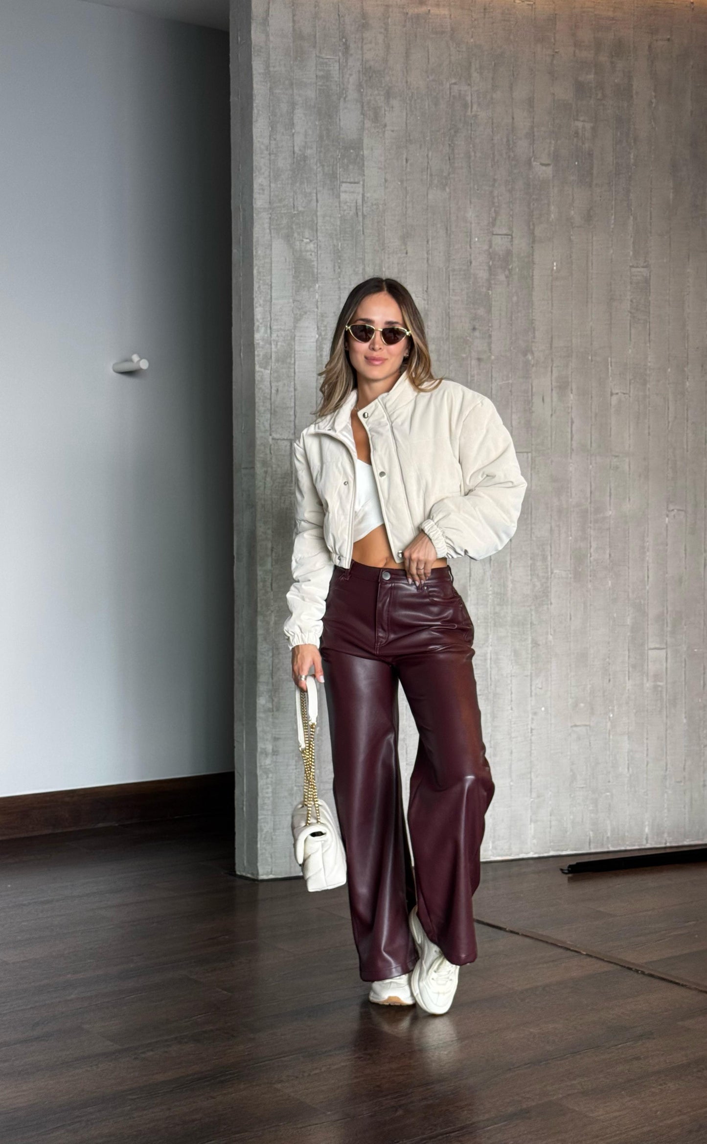 Pantalón Efecto Cuero Burgundy
