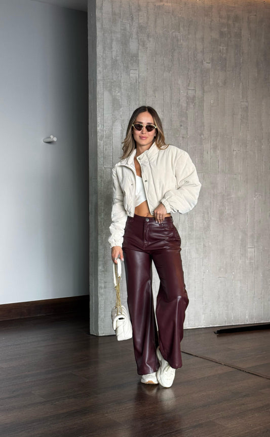 Pantalón Efecto Cuero Burgundy